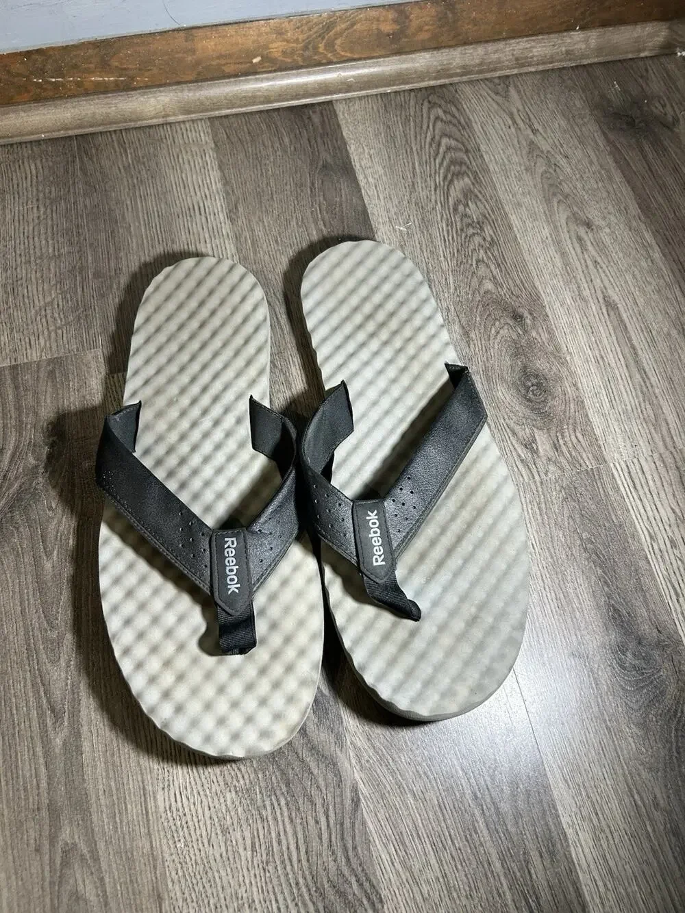 Men’s Reebok Size 13 Sandal Grey And Black